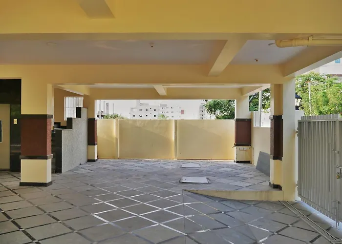 Cityscape Comfort - Stylish 3Bhk Central Getaway