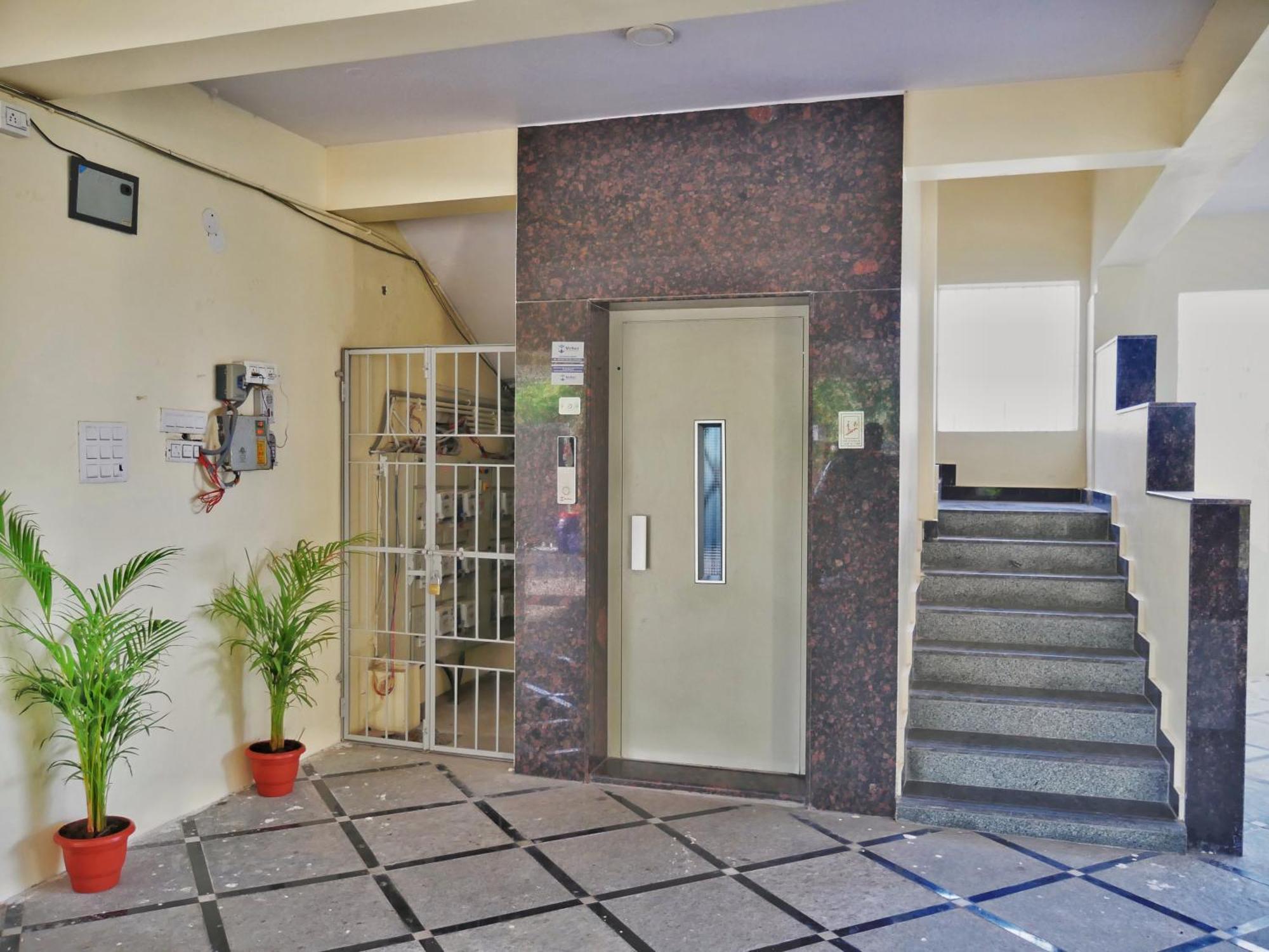 Cityscape Comfort - Stylish 3bhk Getaway